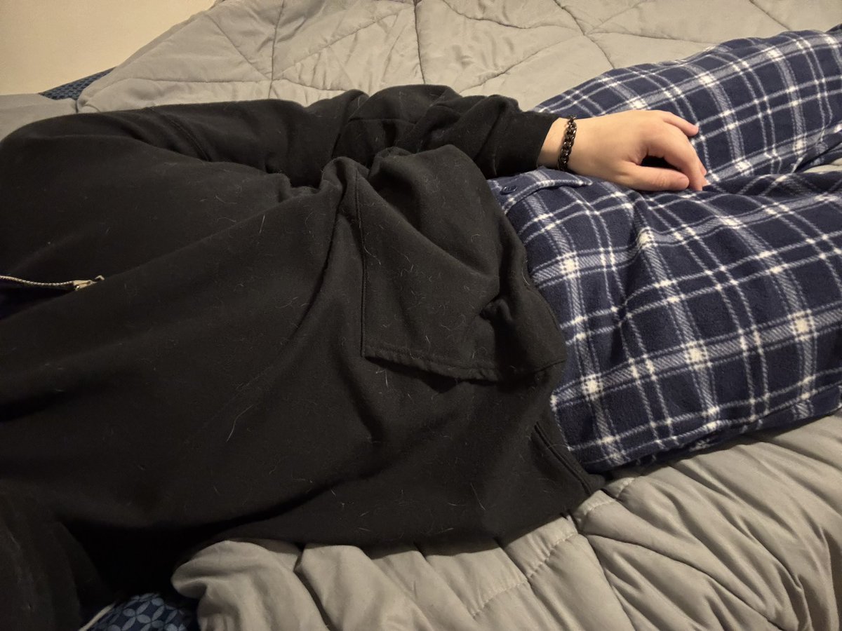 DoomedSoulz's tweet photo. Sleepy today😪#nsfwtwt #bulge https://t.co/uyydkS1QhE