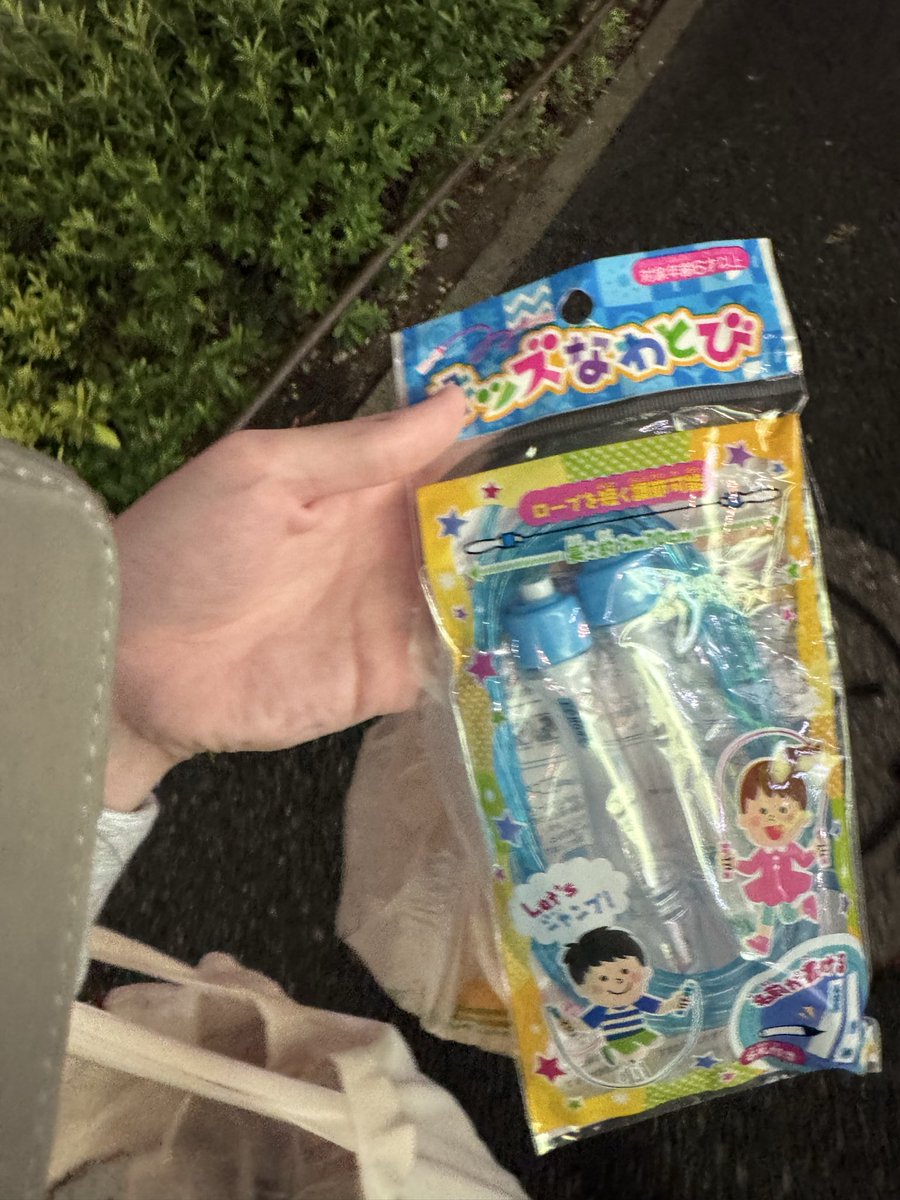 ryoppin_main's tweet photo. ドン・キホーテ品揃え悪すぎるだろ😡😡😡😡😡
大人用なわとびも売れよ😡😡😡😡😡😡😡🥹🥹🥹🥹 https://t.co/6jz5KIDhFA