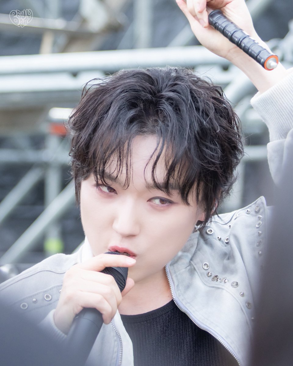 beauty_dm_me's tweet photo. 261003 렛츠락 페스티벌

무대 탈출한 🦊

#PITTA 
#강형호
#피타밴드
#PITTA_Band https://t.co/Lz6l8pJn6L