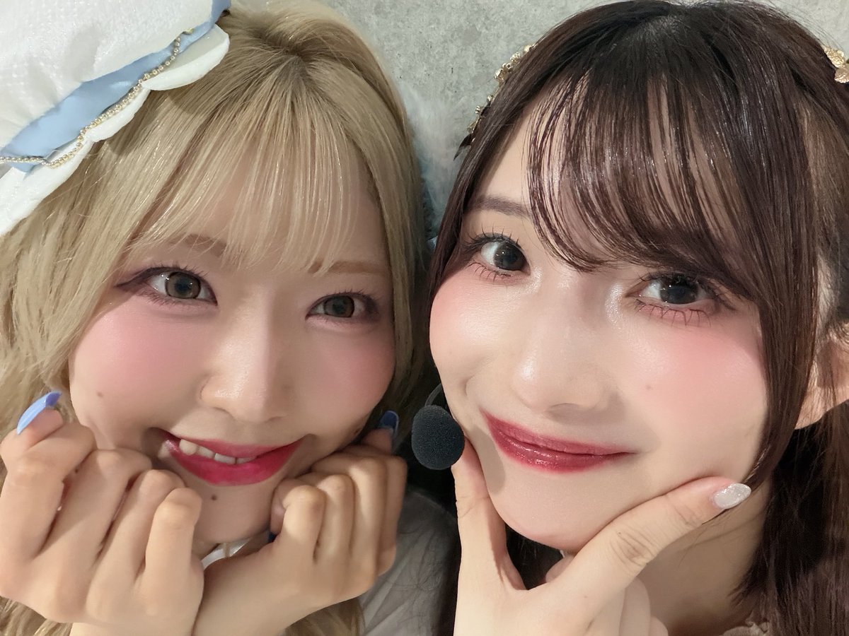_kuroki_honoka's tweet photo. #シャニマスソロライブMSP

ランウェイのアーカイブは本日いっぱいです！！！！！！！！
ひとみと撮った写真は画面いっぱいです！！！！！！！！！！ https://t.co/nYPFp1gDIQ
