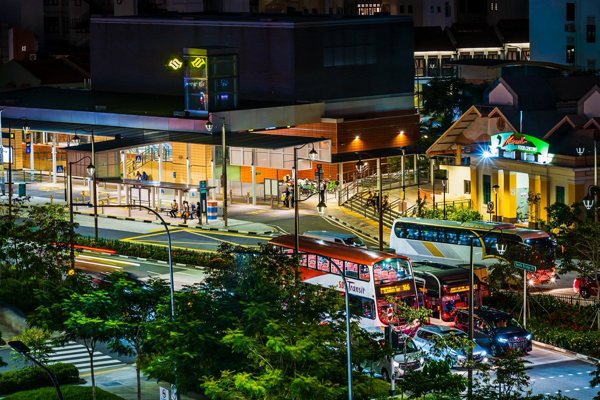 javanng's tweet photo. Night moves at Maxwell. Exit the MRT, enter hawker paradise. 🍲🚇

#citybynight #singapore #cityvibes #thisissg #visitsingapore https://t.co/cGn8JF2hjD