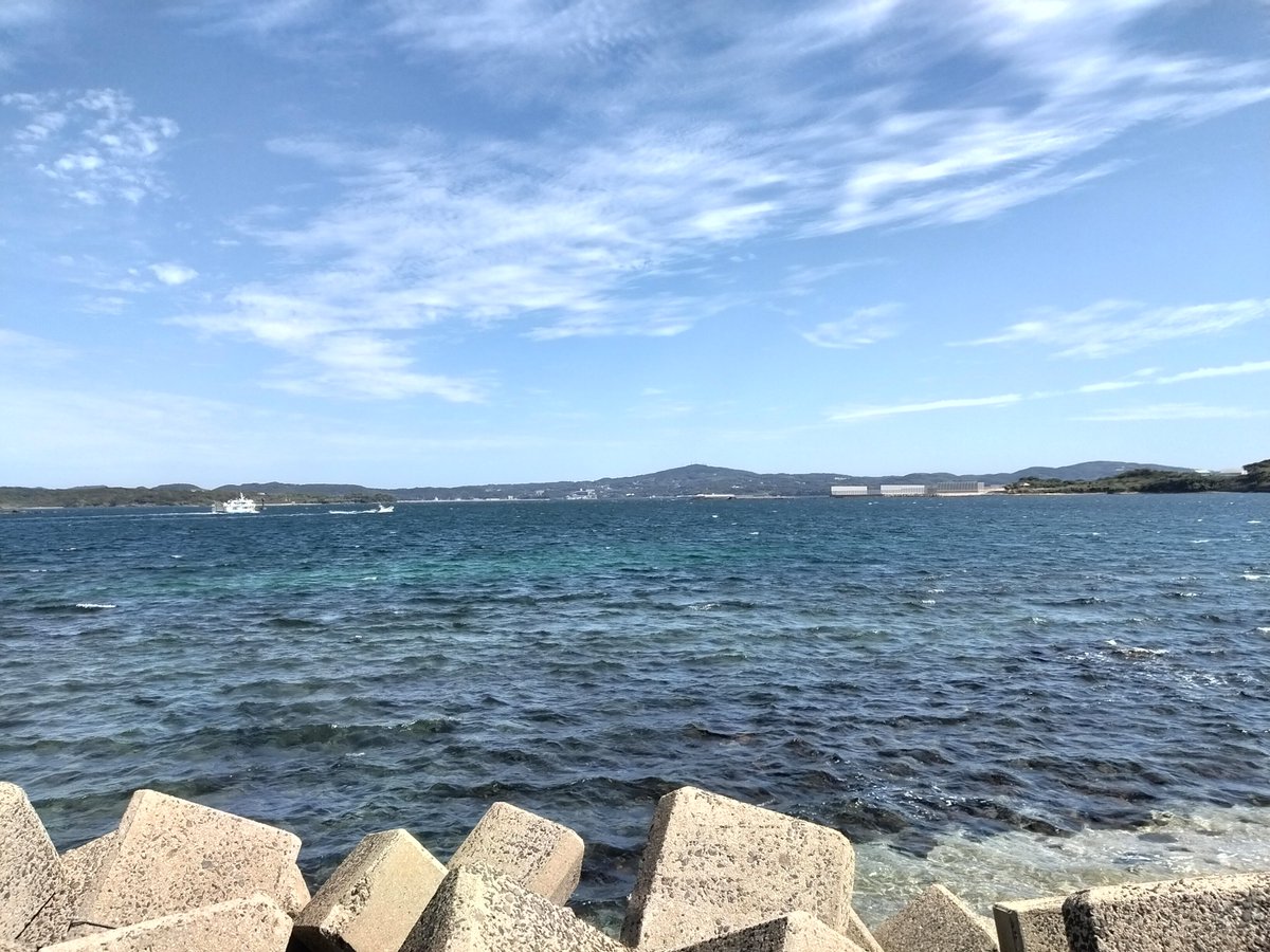 ab_qma9's tweet photo. 有人離島154島め、長島！　壱岐島の南西にある3つの有人島、渡良三島の1つ　港から他の島や、壱岐本島の郷ノ浦大橋も望めますね
#長島
#熊Q202609壱岐渡良三島 https://t.co/fQwR6GsSU8