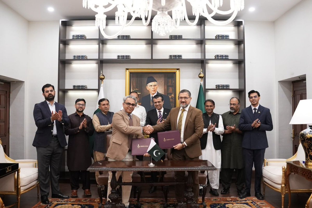ITUPunjab's tweet photo. ITU partners with the Office of AI, Government of Punjab, to drive AI research, innovation &amp; real-world solutions for public service!  Under VC Prof. Dr. Adnan Noor Mian, this collaboration strengthens academia-government ties and supports Punjab’s AI Vision 2029. https://t.co/Q769nqSRRu