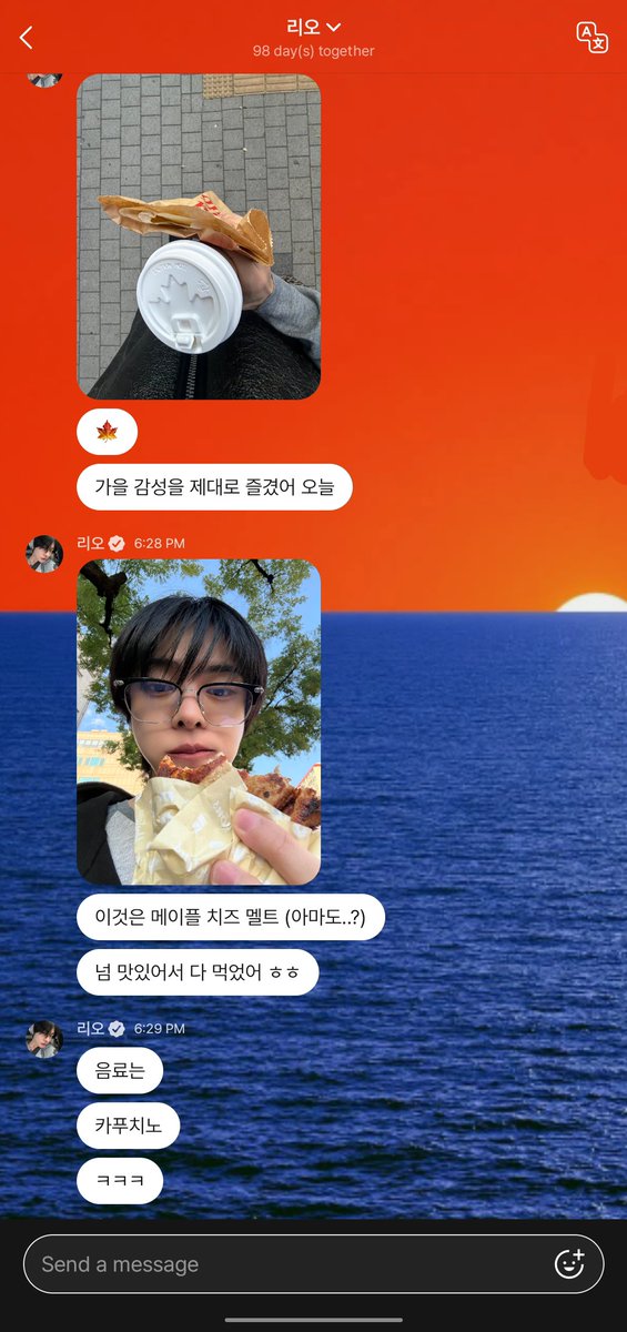 katairio's tweet photo. 📱 261005 LEO +💬 update!
[ 8:15 PM KST ]

🦁 *📸
🦁 🍁 
🦁 hari ini lg bener bener nikmatin musim gugur bgt 
🦁 *📸
🦁 ini namanya maple cheese melt (kayaknya....?)
🦁 enak bgt bjir aku abisin semuanya HEHE 
🦁 minumannya
🦁 cappuccino 
🦁 wkwkwk 

#LEO #리오 #알파드라이브원 https://t.co/9tEzm9dLKY