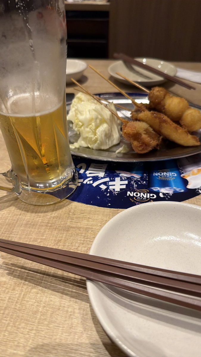ReemMoh84541837's tweet photo. 今日も疲れたわ。最近のルーティンは、07-20時まで仕事、20〜22時まで飲みながら仕事の資料を読む。帰宅したら家事を片付けて、そこからアポ。ネトフリ見てやって寝る。この繰り返し。忙しいけど、こういう毎日も嫌いじゃない。明日も朝から仕事。とりあえず今日もお疲れ、自分。 https://t.co/YzRJUZgSwV