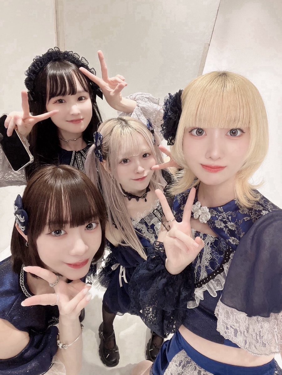 kaname_pmb's tweet photo. ponderosa may bloom死ぬほどいいグループです。
いつ始めたっていい、ライブみにきて！！！ https://t.co/TxdIQMAMeW