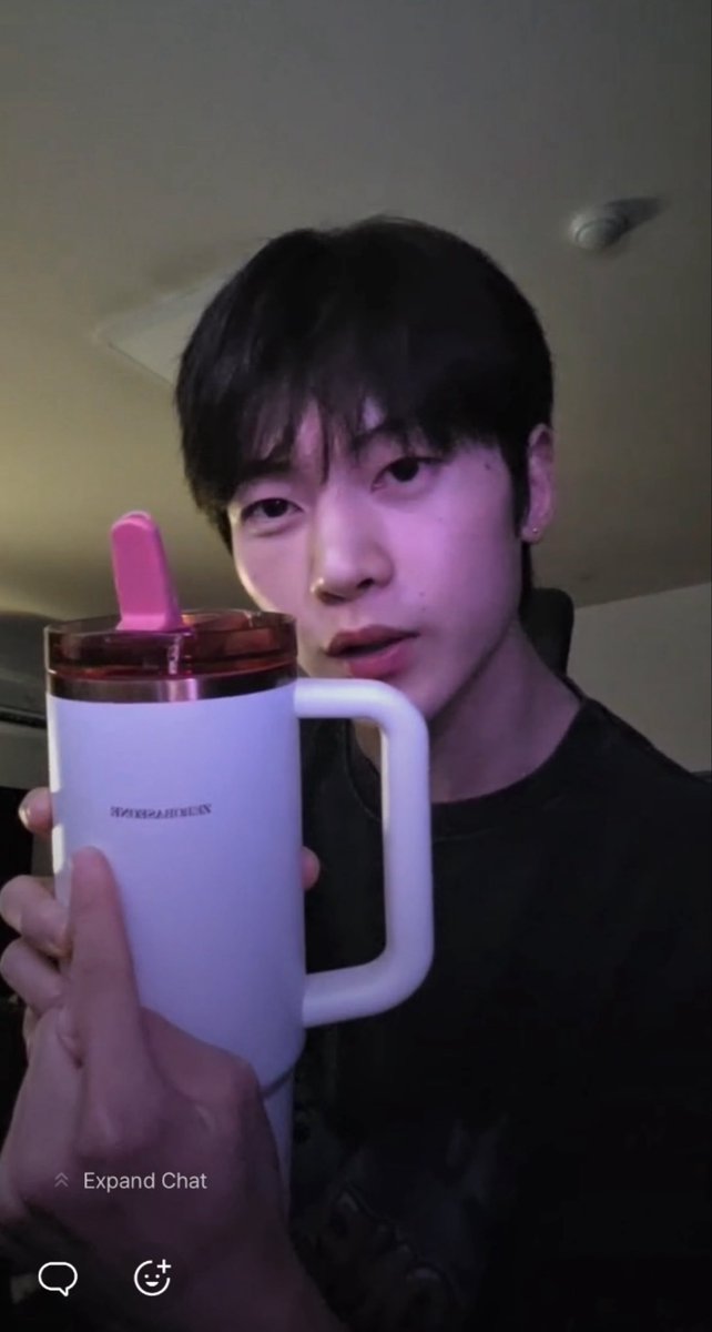 myseokryudan's tweet photo. just matthew showing off his "zerobaseone" customised white stanley cup with pink accents 🩷 https://t.co/nPEWLejTvG