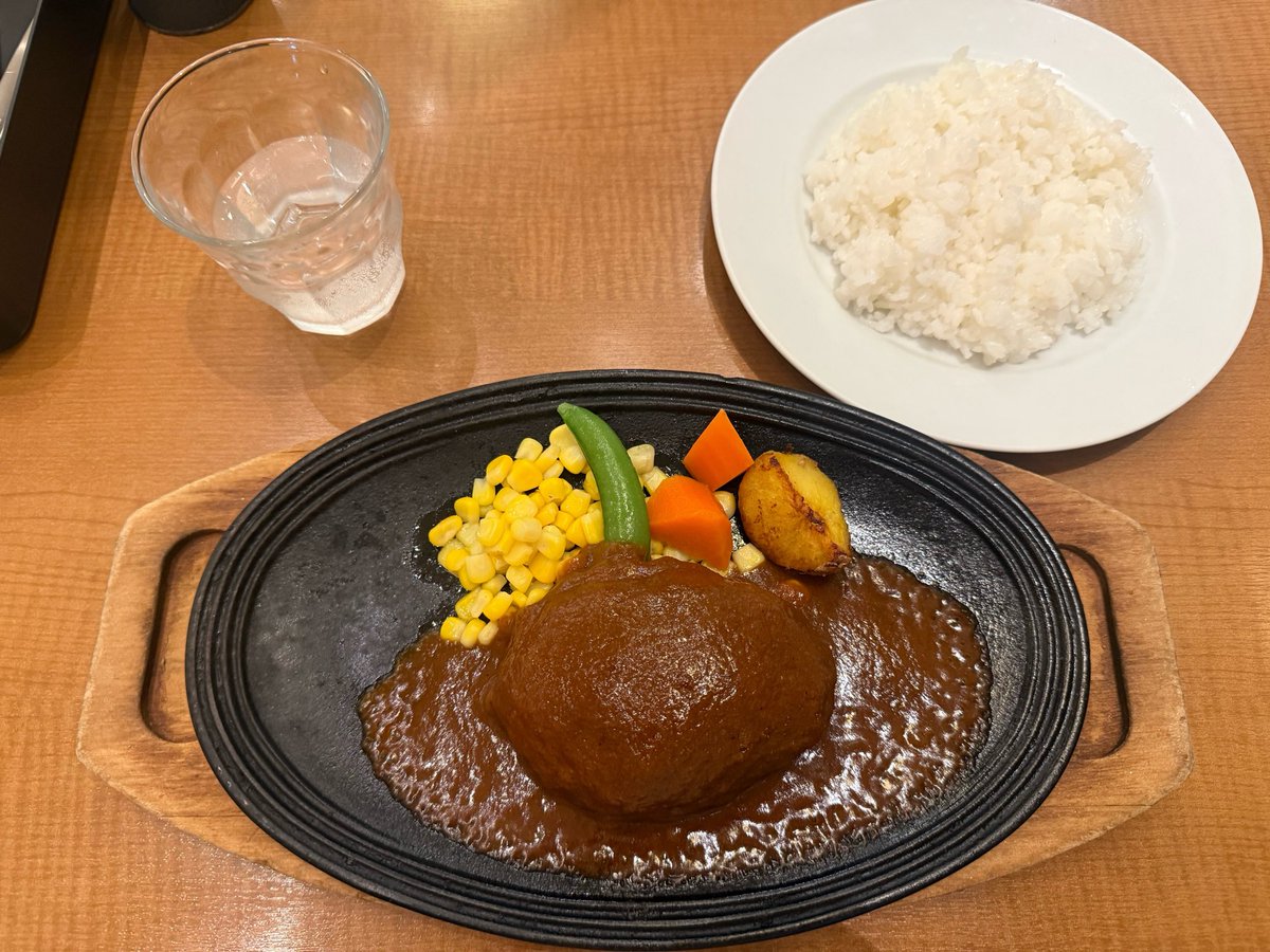 cross__115's tweet photo. オニオン🧅で夜ご飯食べてからの
レイトショーで見たかった映画🎥🍿 https://t.co/ITM3T2wfpk
