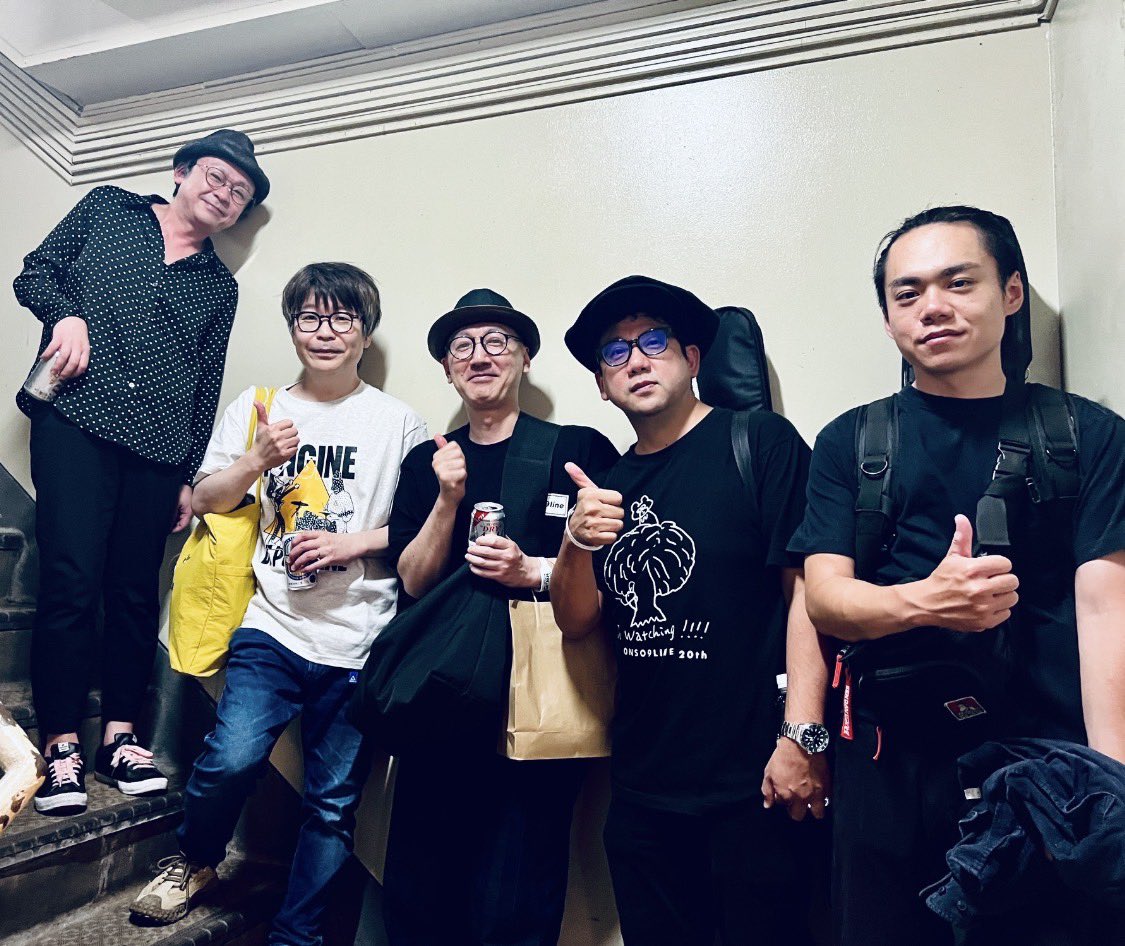 onso9line001's tweet photo. 改めてまして、
10/3(土)は新宿ロフト50周年イベントにお越しいただきありがとうございました！
音速ラインチームで集合写真。
＃音速ライン
#新宿ロフト50周年 https://t.co/Q9ZRnjf56b