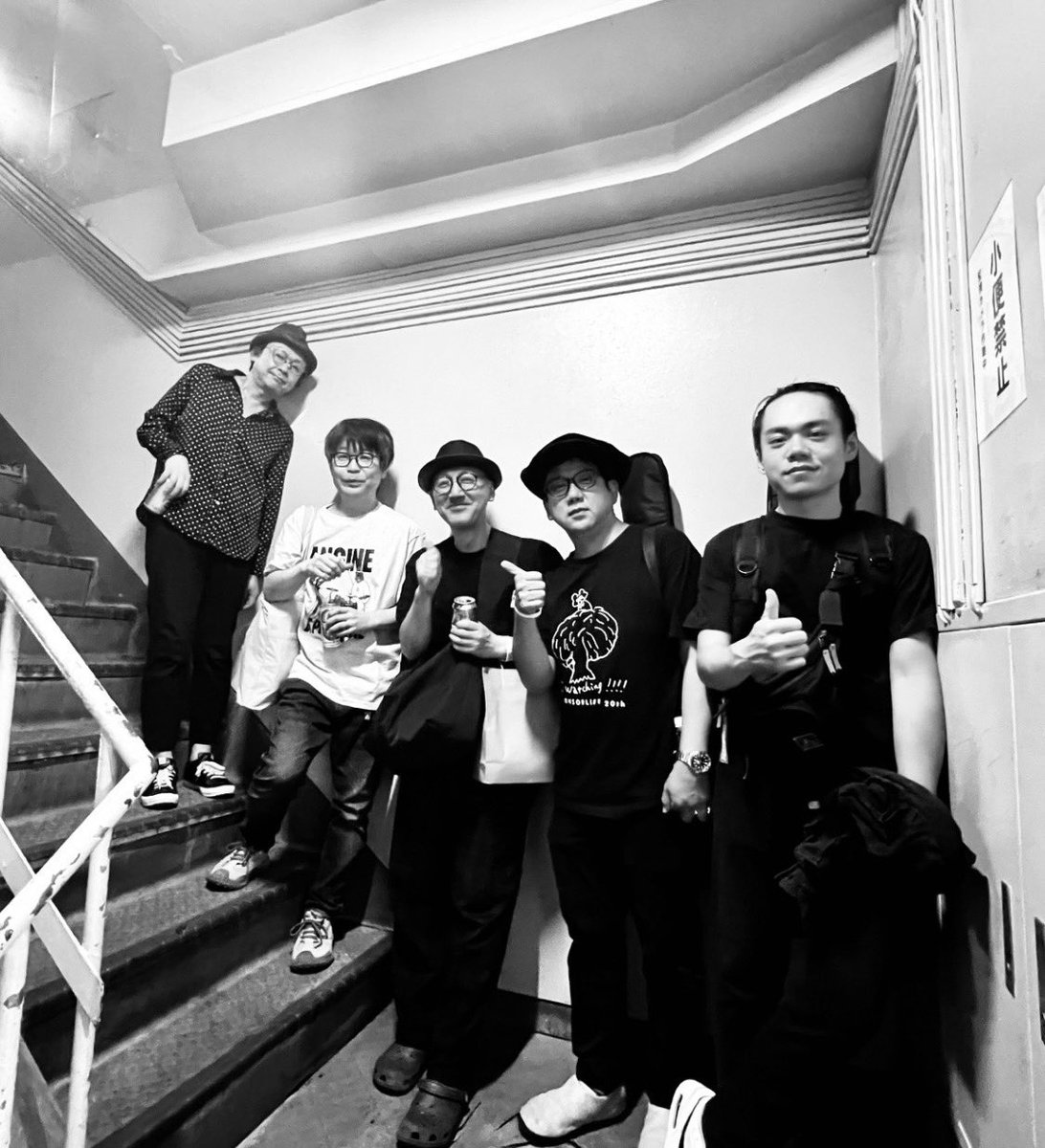 onso9line001's tweet photo. 改めてまして、
10/3(土)は新宿ロフト50周年イベントにお越しいただきありがとうございました！
音速ラインチームで集合写真。
＃音速ライン
#新宿ロフト50周年 https://t.co/Q9ZRnjf56b