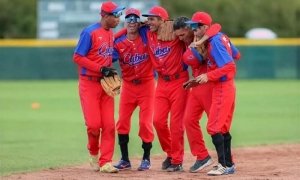 MMarreroCruz's tweet photo. Muchas felicidades a nuestro equipo de béisbol para ciegos. 

La plata mundial conquistada, luego de llegar invicto a la final, demostró su talento y entrega en el terreno.

#Cuba los abraza. https://t.co/qaefTxaBII