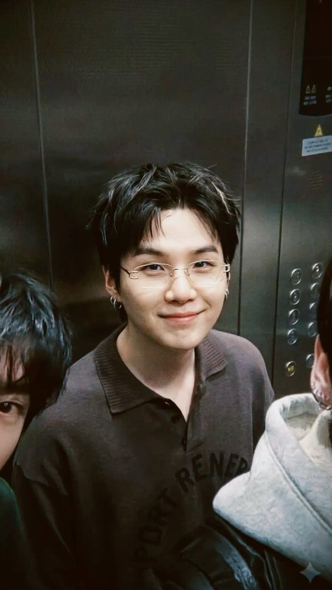 natmochi_'s tweet photo. todo dia uma foto do yoongi pra limpar sua tml 
dia 7 https://t.co/DiYs8837H8