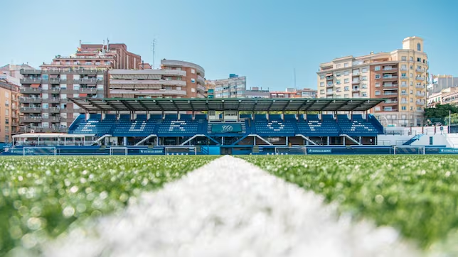 GolSinVAR's tweet photo. Es curioso lo de la Copa del Rey.

En Primera Federación el @CEEuropa no puede jugar en el Nou Sardenya.

Pero.. como le dé por pasar eliminatorias en la Copa, podrá recibir a clubes de Primera y Segunda División en su casa mientras los fines de semana se van a Can Dragó. https://t.co/0iAmK5E68u