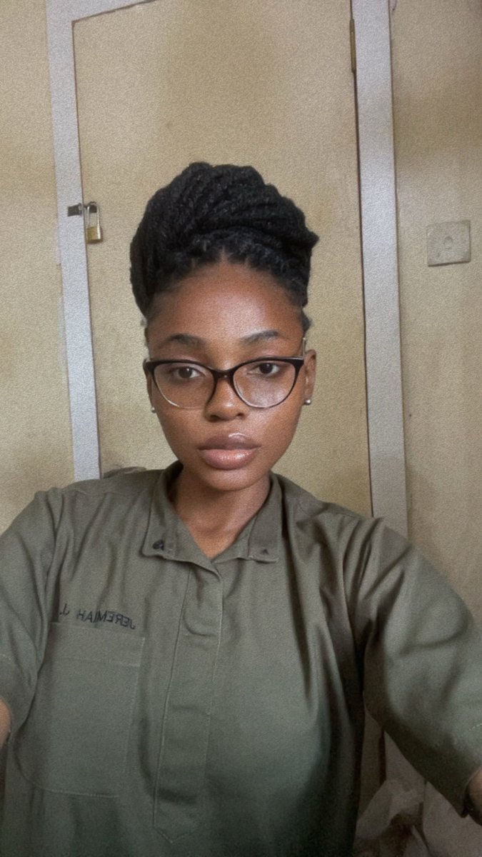 Jeraelle_'s tweet photo. day 1😗 https://t.co/eko2a7FM0P
