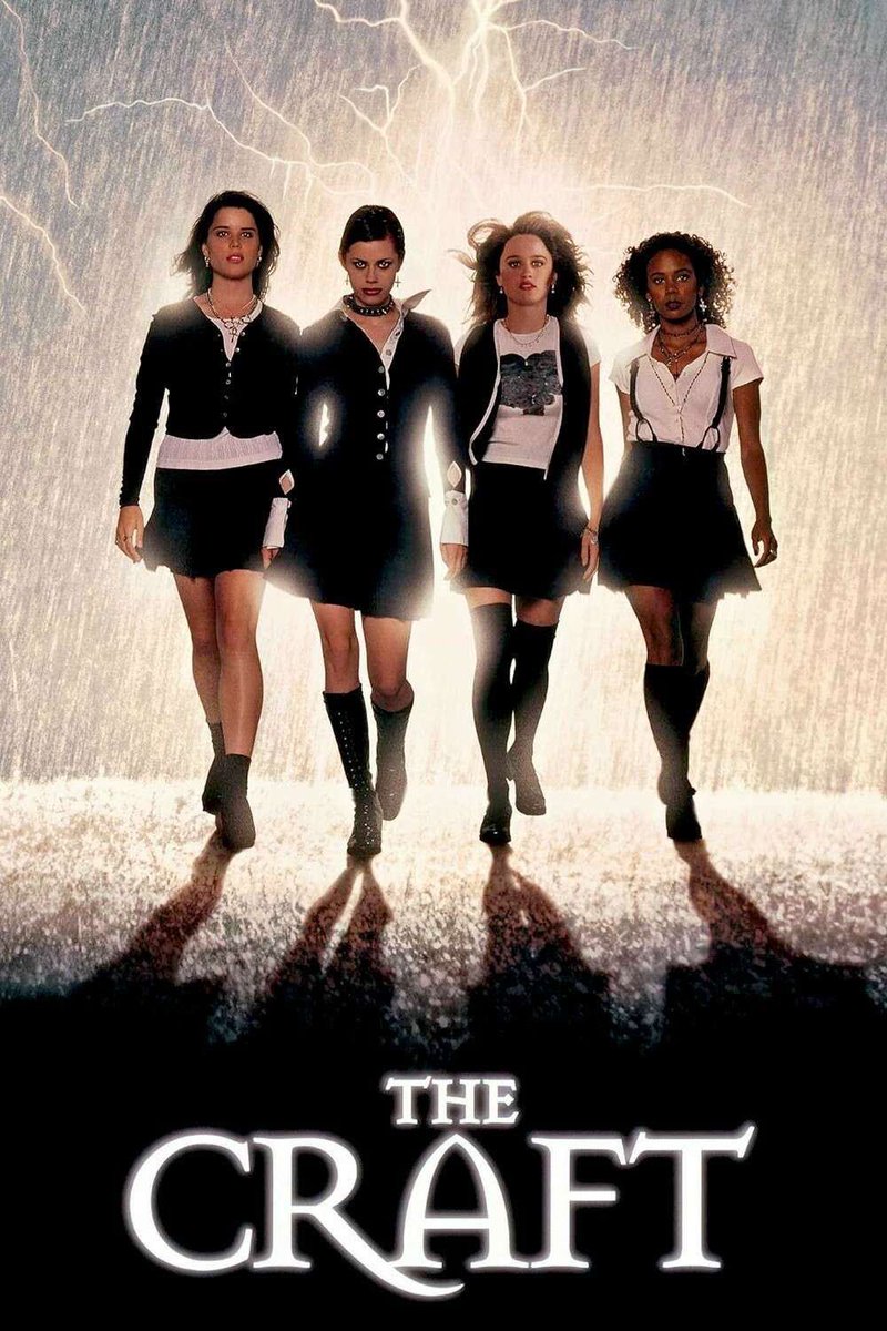 essyreadwatch's tweet photo. 🌀The Craft
3,5-4/5
ekim ayı geldiğine spooky seasona girdiğimize göre bu aya uygun bir film izlemek istedimm
genel havası o darklık güzeldi. keyif aldım bircok cadı temalı filme göre bence basarılı kalıyor özellikle ekim ayındaki yağmurlu bir günde izlemeniz tavsiye edilir🎃🍂 https://t.co/rB3q9LkRLC