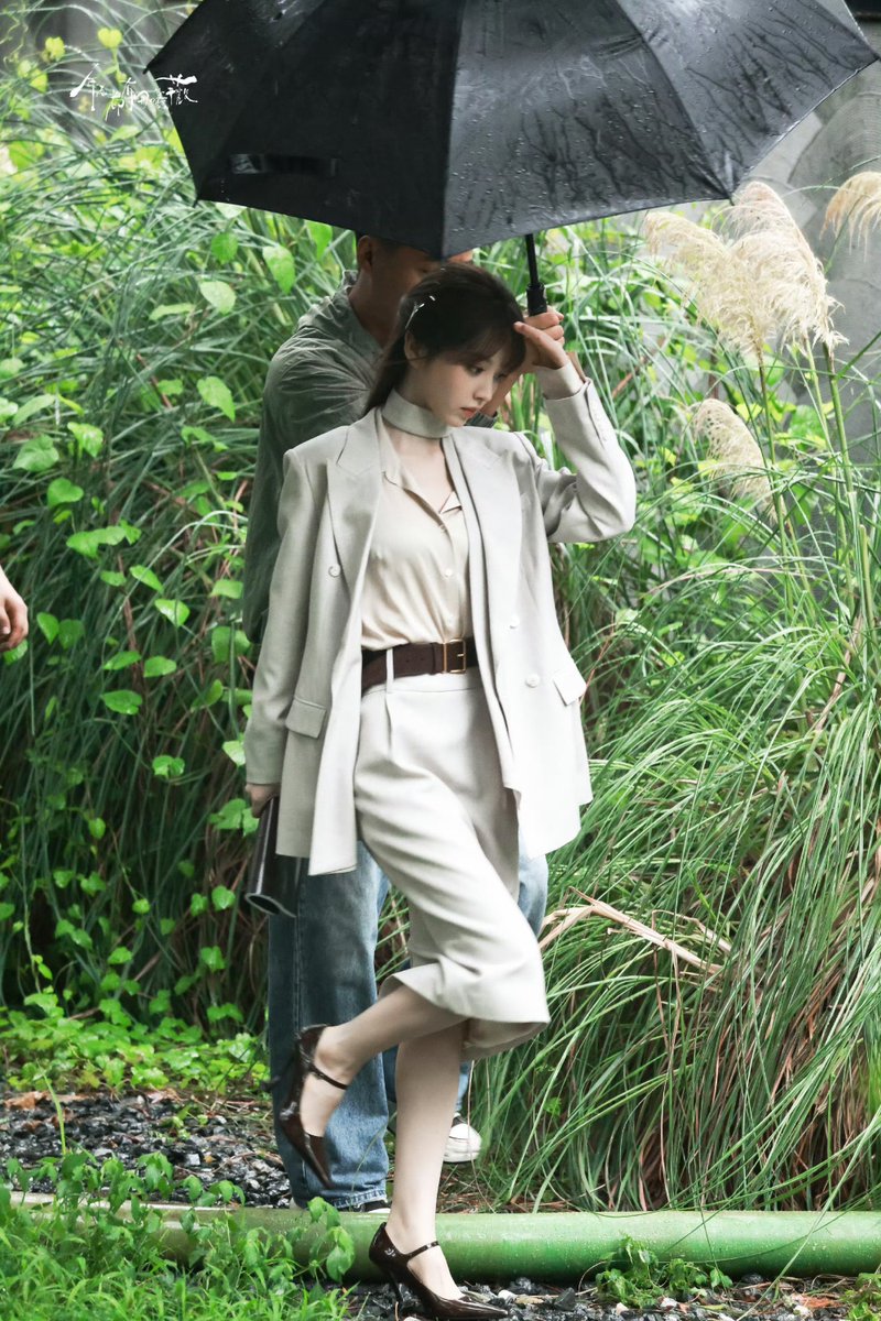 turningbald's tweet photo. xiwei's wardrobe in #青风吹又生 is one of the things i'm looking forward to the most considering it's one princess-coded outfit after another https://t.co/WCh0MkK7dC