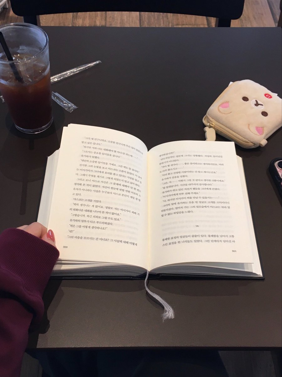 zzang2be's tweet photo. 책 책 책 책을 읽읍시다〜!📚 https://t.co/EGSnnibp4u