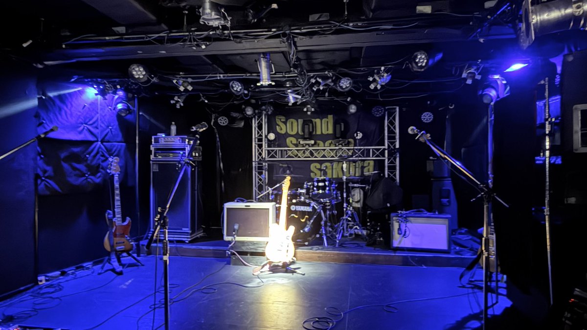 BESwGR_CReW's tweet photo. スポットライトを仰々しく浴びながらお出迎えしてくれた、といびーくんのギター
「フェンダーテレキャスター アメリカンヴィンテージ フジモリカスタム」(黒歴史ギター(?))
あれ?あのギターだwww
ここからもうざわざわが始まってた 笑
#toybee
#といびーくん https://t.co/aFvvSwmeqc