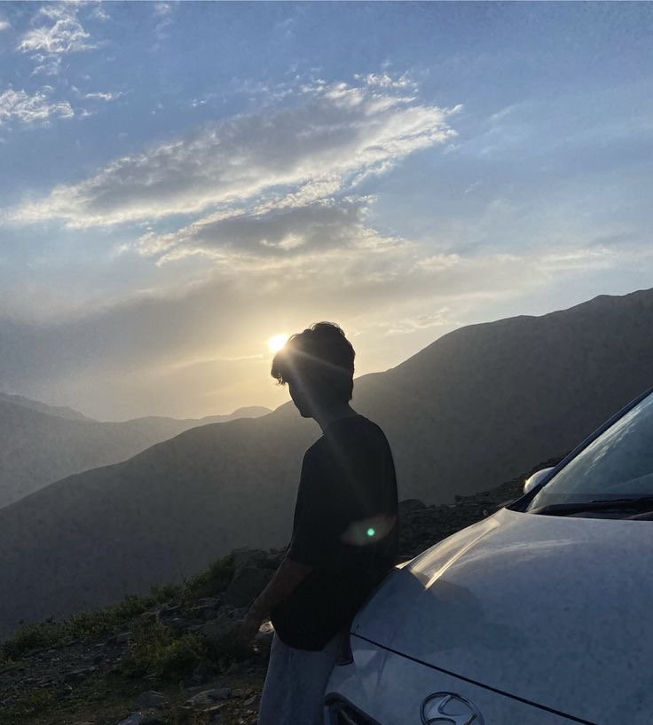 OX_gabito's tweet photo. Good morning guys

It’s a new week, no slowing down >><<🧡 https://t.co/E0bMl38MrK