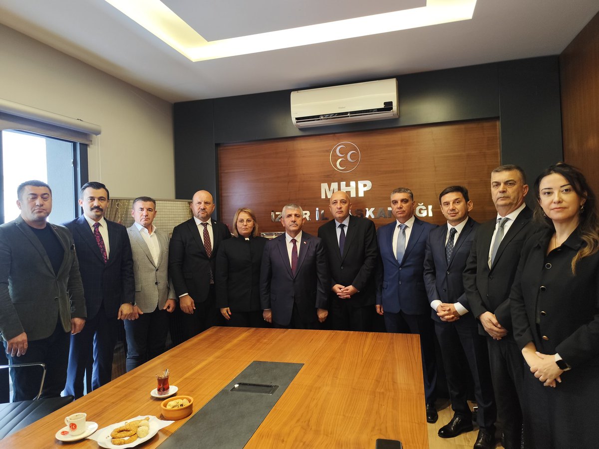 VeyselSahinMhp's tweet photo. Bugün İl Başkanlığımızda Bulgaristan Parlementosundan gelen soydaşlarımızı ağırladık.

Bulgaristan Parlamento Başkan Yardımcısı, Kırcaali Milletvekili Ayten Sabri ve HÖH Partisi Genel Başkan Yardımcısı ve Kırcaali Belediye Başkanı Erol Mümün, Smolyan Milletvekili Halil Letifov, Şumen Kaolinovo Belediye Başkanı Nida Ahmedov ve HÖH Partisi Haskovo İl Başkanı Mehmed Ataman İl Başkanlığımızı ziyaret ettiler.

Kendilerine ve bu değerli heyete eşlik eden İzmir Balkan Göçmenleri Derneği Genel Başkanı Abdurrahim Nursoy'a ziyaretleri için teşekkür ediyorum.