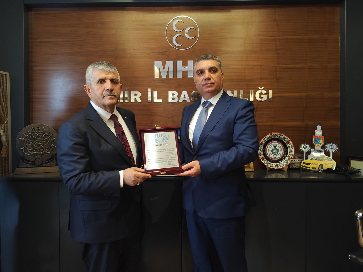 VeyselSahinMhp's tweet photo. Bugün İl Başkanlığımızda Bulgaristan Parlementosundan gelen soydaşlarımızı ağırladık.

Bulgaristan Parlamento Başkan Yardımcısı, Kırcaali Milletvekili Ayten Sabri ve HÖH Partisi Genel Başkan Yardımcısı ve Kırcaali Belediye Başkanı Erol Mümün, Smolyan Milletvekili Halil Letifov, Şumen Kaolinovo Belediye Başkanı Nida Ahmedov ve HÖH Partisi Haskovo İl Başkanı Mehmed Ataman İl Başkanlığımızı ziyaret ettiler.

Kendilerine ve bu değerli heyete eşlik eden İzmir Balkan Göçmenleri Derneği Genel Başkanı Abdurrahim Nursoy'a ziyaretleri için teşekkür ediyorum.