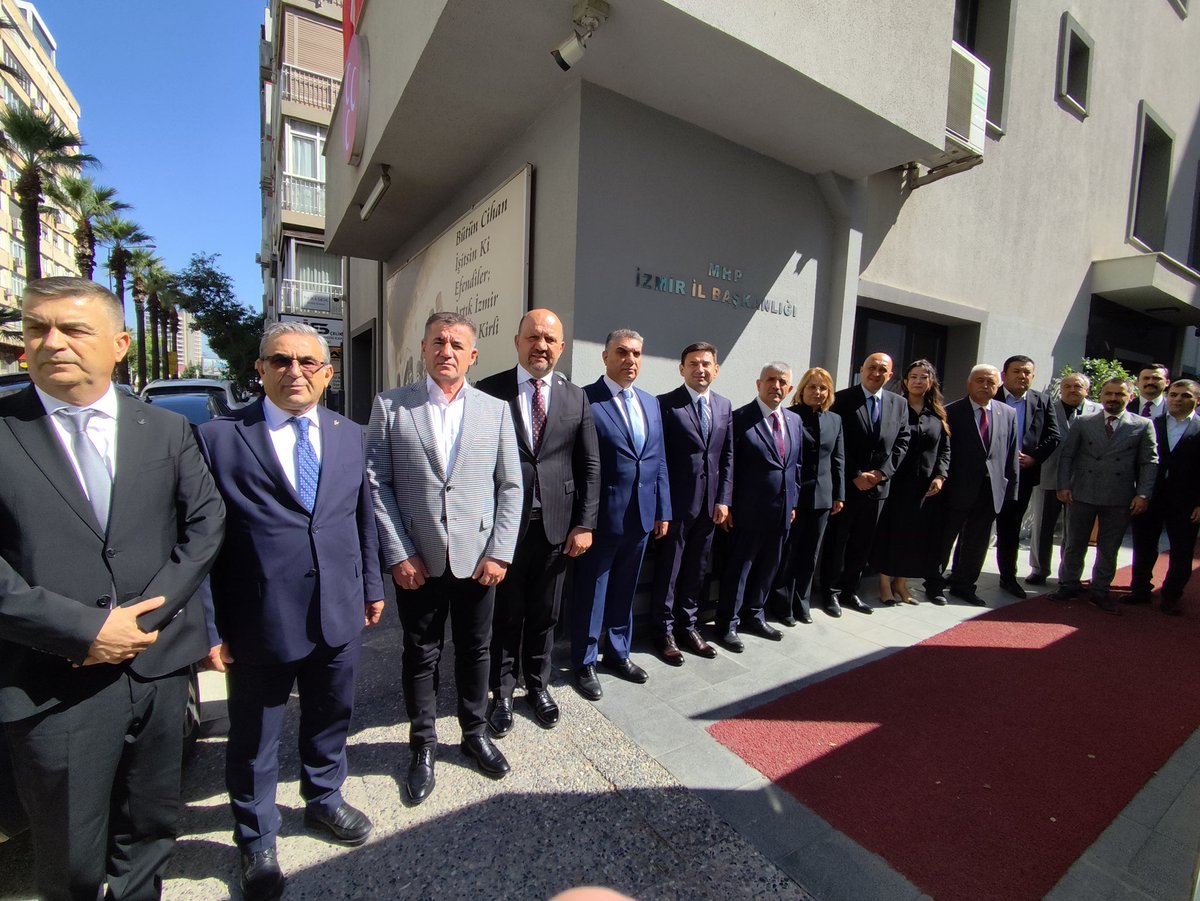 VeyselSahinMhp's tweet photo. Bugün İl Başkanlığımızda Bulgaristan Parlementosundan gelen soydaşlarımızı ağırladık.

Bulgaristan Parlamento Başkan Yardımcısı, Kırcaali Milletvekili Ayten Sabri ve HÖH Partisi Genel Başkan Yardımcısı ve Kırcaali Belediye Başkanı Erol Mümün, Smolyan Milletvekili Halil Letifov, Şumen Kaolinovo Belediye Başkanı Nida Ahmedov ve HÖH Partisi Haskovo İl Başkanı Mehmed Ataman İl Başkanlığımızı ziyaret ettiler.

Kendilerine ve bu değerli heyete eşlik eden İzmir Balkan Göçmenleri Derneği Genel Başkanı Abdurrahim Nursoy'a ziyaretleri için teşekkür ediyorum.