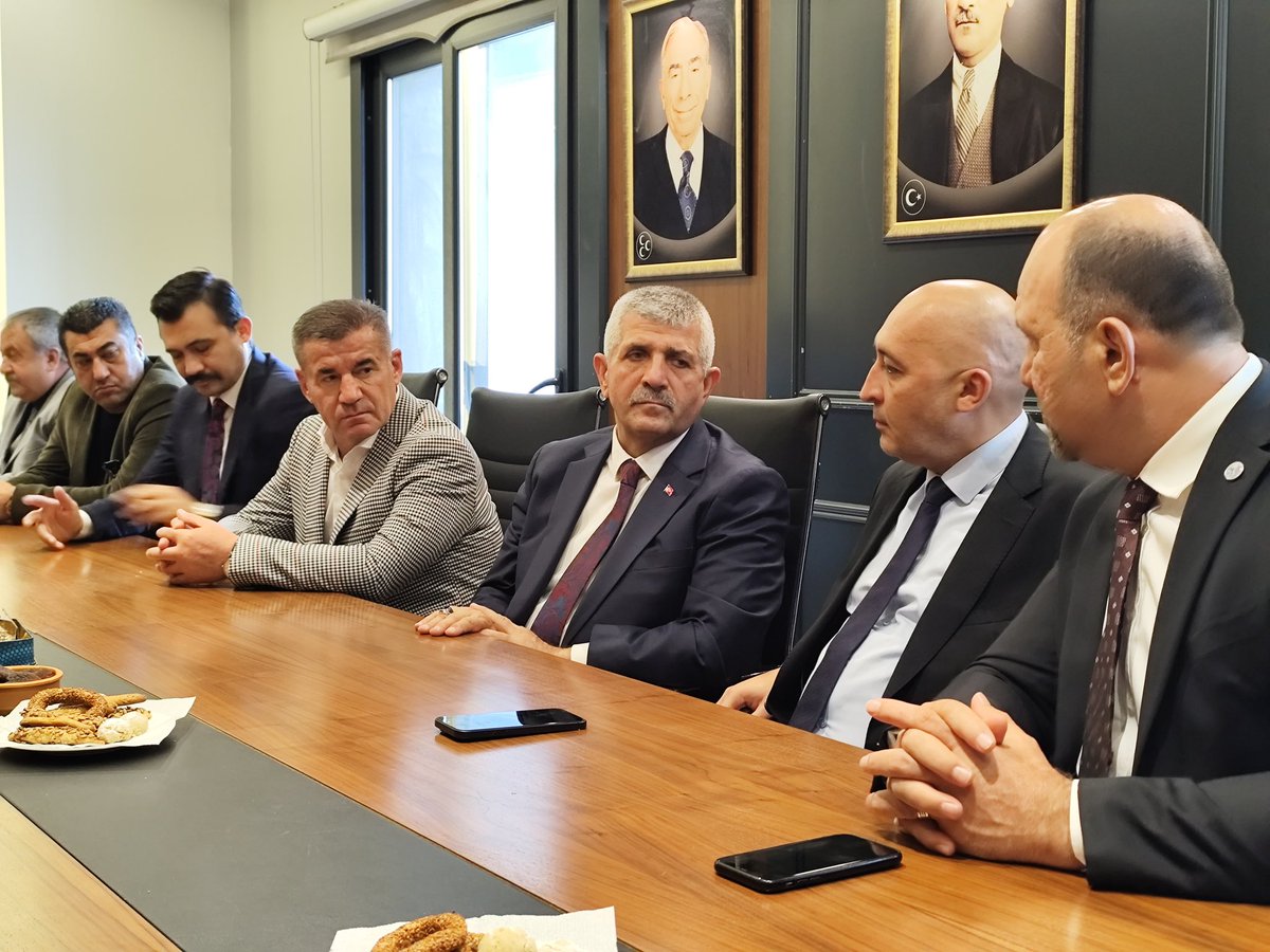 VeyselSahinMhp's tweet photo. Bugün İl Başkanlığımızda Bulgaristan Parlementosundan gelen soydaşlarımızı ağırladık.

Bulgaristan Parlamento Başkan Yardımcısı, Kırcaali Milletvekili Ayten Sabri ve HÖH Partisi Genel Başkan Yardımcısı ve Kırcaali Belediye Başkanı Erol Mümün, Smolyan Milletvekili Halil Letifov, Şumen Kaolinovo Belediye Başkanı Nida Ahmedov ve HÖH Partisi Haskovo İl Başkanı Mehmed Ataman İl Başkanlığımızı ziyaret ettiler.

Kendilerine ve bu değerli heyete eşlik eden İzmir Balkan Göçmenleri Derneği Genel Başkanı Abdurrahim Nursoy'a ziyaretleri için teşekkür ediyorum.