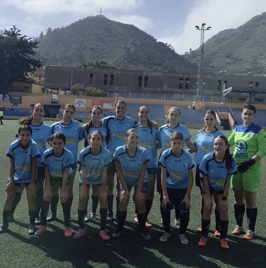 UDValsequillo's tweet photo. 𝐅𝐮𝐭𝐮𝐫𝐞𝐟𝐞𝐦 // Un debut inmejorable
Nuestras chicas arrancaron la Liga con una gran victoria en casa frente al Cerruda
🔵 U.D. Valsequillo 8
⚫️ C.D. Cerruda 0
#vamosvalsequillo⚽️💙
#súbetealtren🚂 https://t.co/Gq1yvqrHEo