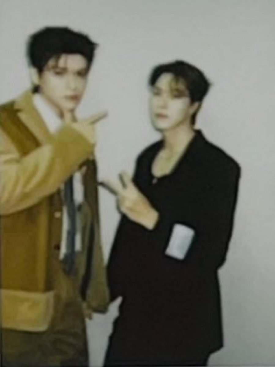 PpSLLYP's tweet photo. จับมือกัล(?) https://t.co/MbrxnlpPFq