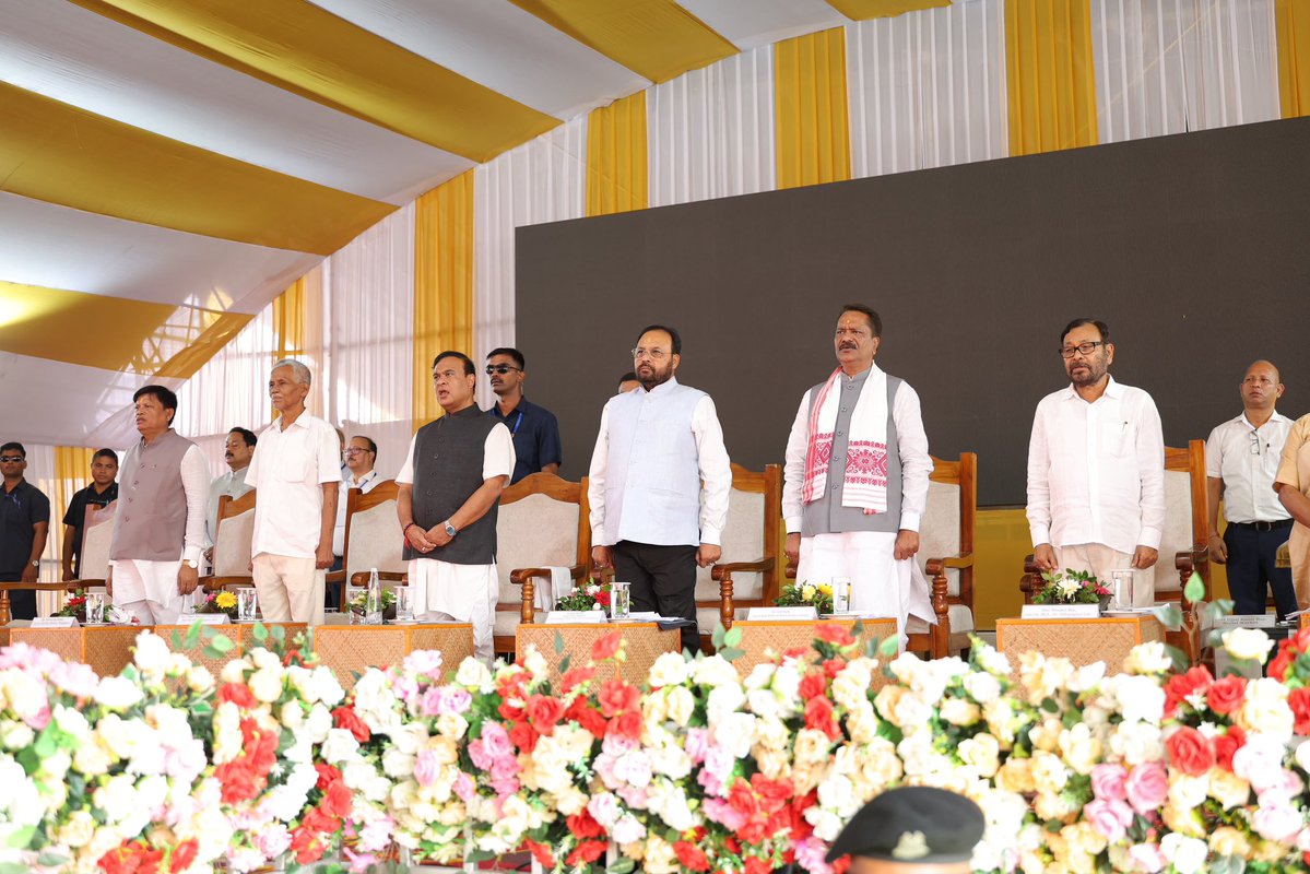 CMOfficeAssam's tweet photo. A transformative day for Bongaigaon! 

HCM Dr. @himantabiswa addressed a massive public meeting in Bongaigaon, dedicating development projects worth ~₹711 Cr, including the Medical College & Hospital and the Integrated DC Office.

Key projects virtually inaugurated:
🔹 Model Residential School, Abhayapuri (₹30 Cr)
🔹 Infra development at Pandit Deendayal Upadhyaya Adarsha Mahavidyalaya (₹11 Cr)
🔹 Infra development of Sri Sri Raghunath Bigrah Mandir Satra (₹6 Cr)
🔹 Model High School, Birjhora TE (₹3 Cr)
🔹 Statue of Maharaja Nara Narayana at Bisarjan Ghat (₹34 Lakh)