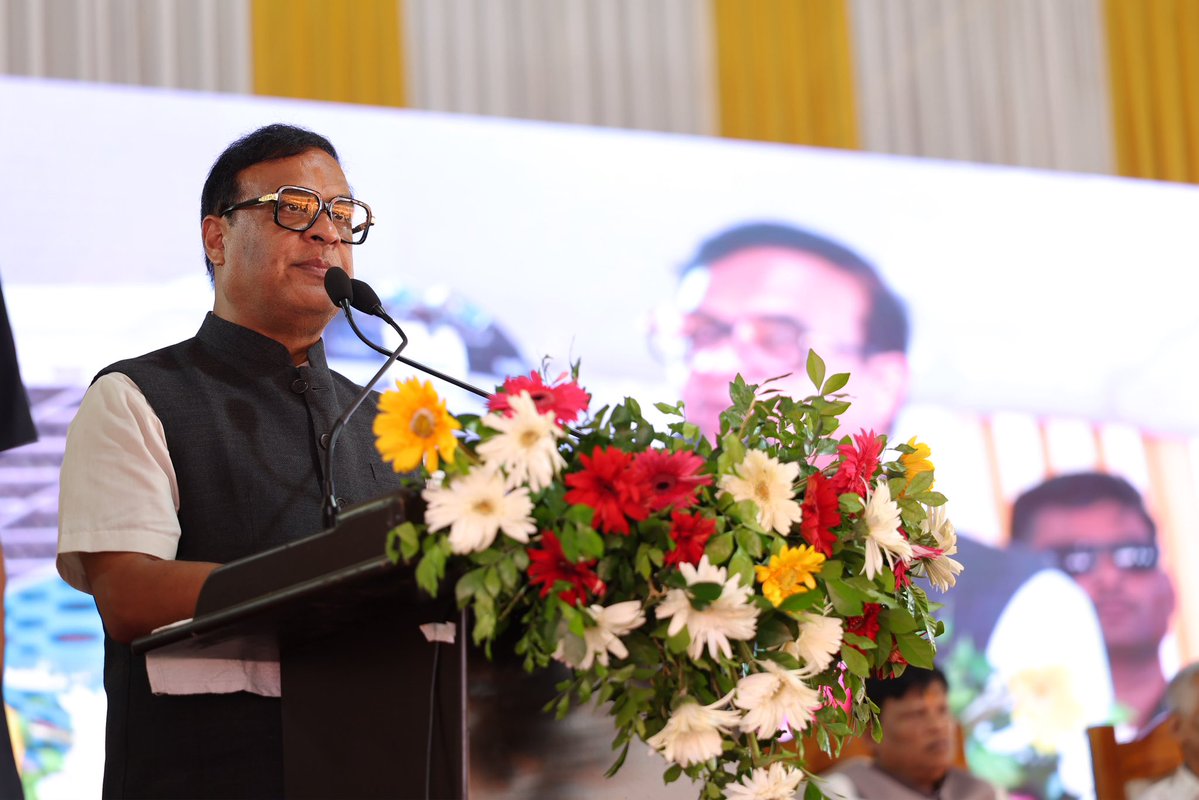 CMOfficeAssam's tweet photo. A transformative day for Bongaigaon! 

HCM Dr. @himantabiswa addressed a massive public meeting in Bongaigaon, dedicating development projects worth ~₹711 Cr, including the Medical College & Hospital and the Integrated DC Office.

Key projects virtually inaugurated:
🔹 Model Residential School, Abhayapuri (₹30 Cr)
🔹 Infra development at Pandit Deendayal Upadhyaya Adarsha Mahavidyalaya (₹11 Cr)
🔹 Infra development of Sri Sri Raghunath Bigrah Mandir Satra (₹6 Cr)
🔹 Model High School, Birjhora TE (₹3 Cr)
🔹 Statue of Maharaja Nara Narayana at Bisarjan Ghat (₹34 Lakh)