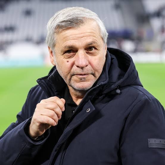 MassiliaZone's tweet photo. ❗️A 6 jours de Troyes-OM, voici ce à quoi pourrait ressembler la composition de Bruno Genesio :

De Lange - Garcia, Egan-Riley, Aguerd, Emerson - Nnadi, Kamissoko, Gomes - Harit, Maupay, Paixao.

[🥇@footmercato] https://t.co/CmHiwJ0hXP