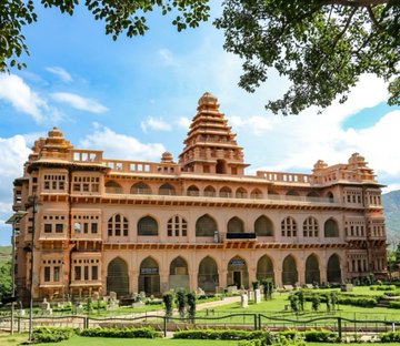 DynamicAndhra's tweet photo. Chandragiri Fort, one of the most beautiful forts known for its architecture in Andhra Pradesh, India. 🇮🇳 #WorldArchitectureDay #Infrastructure
#Dynamicandra https://t.co/8ZIEidbLAJ