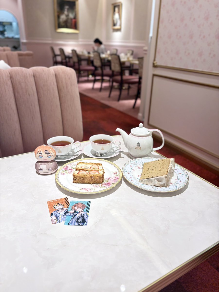 qhkmn5o's tweet photo. 横浜の7️⃣区に新しくオープンしたルサロンドニナス➰🎵💕
店内ピンクで本当にかわいい🎀🩷
七基のカードにある聖地も巡礼できてネ申✨️ https://t.co/54vcW7ONv0