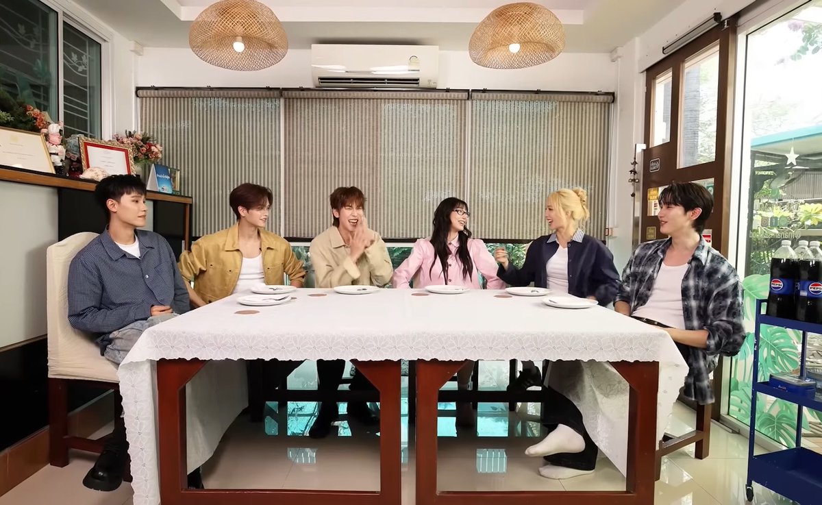 marksuay_'s tweet photo. รายการถ่ายกันหกคนแต่เดชรันขับรถไปด้วยกันแค่สองคน แปลหน่อย https://t.co/PegKmZdciv