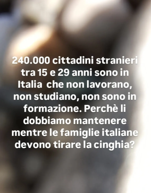 RobertoAvventu2's tweet photo. 240.000 cittadini stranieri tra 15 e 29 anni sono in Italia che non lavorano, non studiano, non sono in formazione. Perchè li dobbiamo mantenere mentre le famiglie italiane devono tirare la cinghia? https://t.co/JdgvpWUKEn