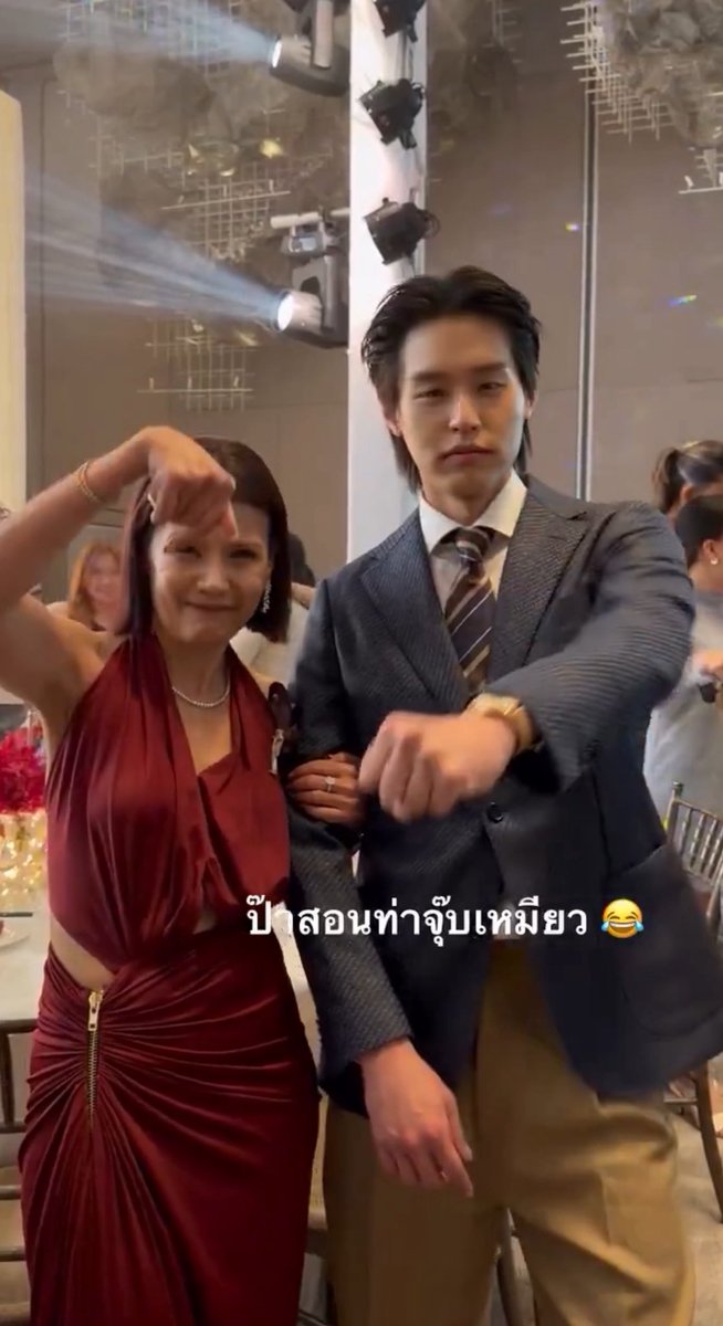 oMayLuvSuJuo's tweet photo. หลังจากใช้เวลาวิแคะแยกแยะแล้ว กุว่าม๊าเดือนเรียกกิ้นว่าป๊า เพราะฮีแมสจุ๊บเหมียว ไม่น่าใช่ป๊าหยูสอนฮี แสดงว่าพีเรียกฮีว่าป๊าหรอ แม่พีถึงเรียกป๊าด้วย กุจะเปนลิง ช่วยด้วย https://t.co/OQj4rLDS7Z
