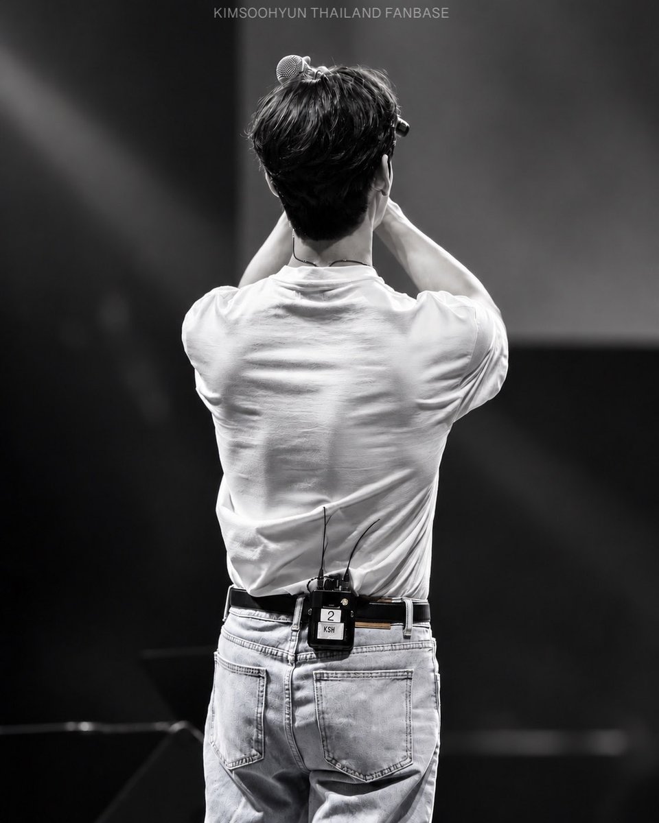 Kimsoohyun_TH's tweet photo. The back view was NOT supposed to be this dangerous. 🫠🫠🫠 https://t.co/umy11ahXjf