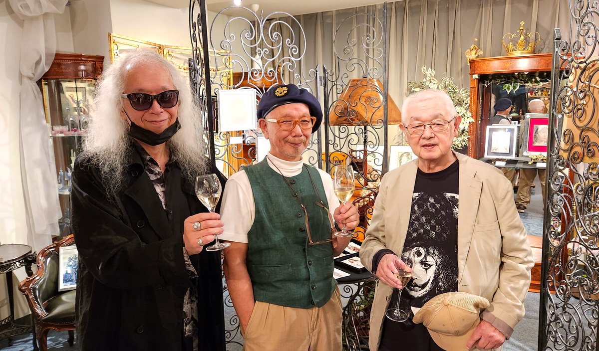 Toshiaki_Kato_'s tweet photo. 「Chanson d'automne 〜幻視の秋歌 2026」
銀座人形館にて秋のサロン展開催中です。初日と二日目は夕刻より在廊しておりましたが、沢山の方々に御運び頂きまして有り難うございました。今週10日(土)迄、宜しくお願い致します。写真は初日オープニングでご一緒した方々と。 https://t.co/9p3AXnDq6b
