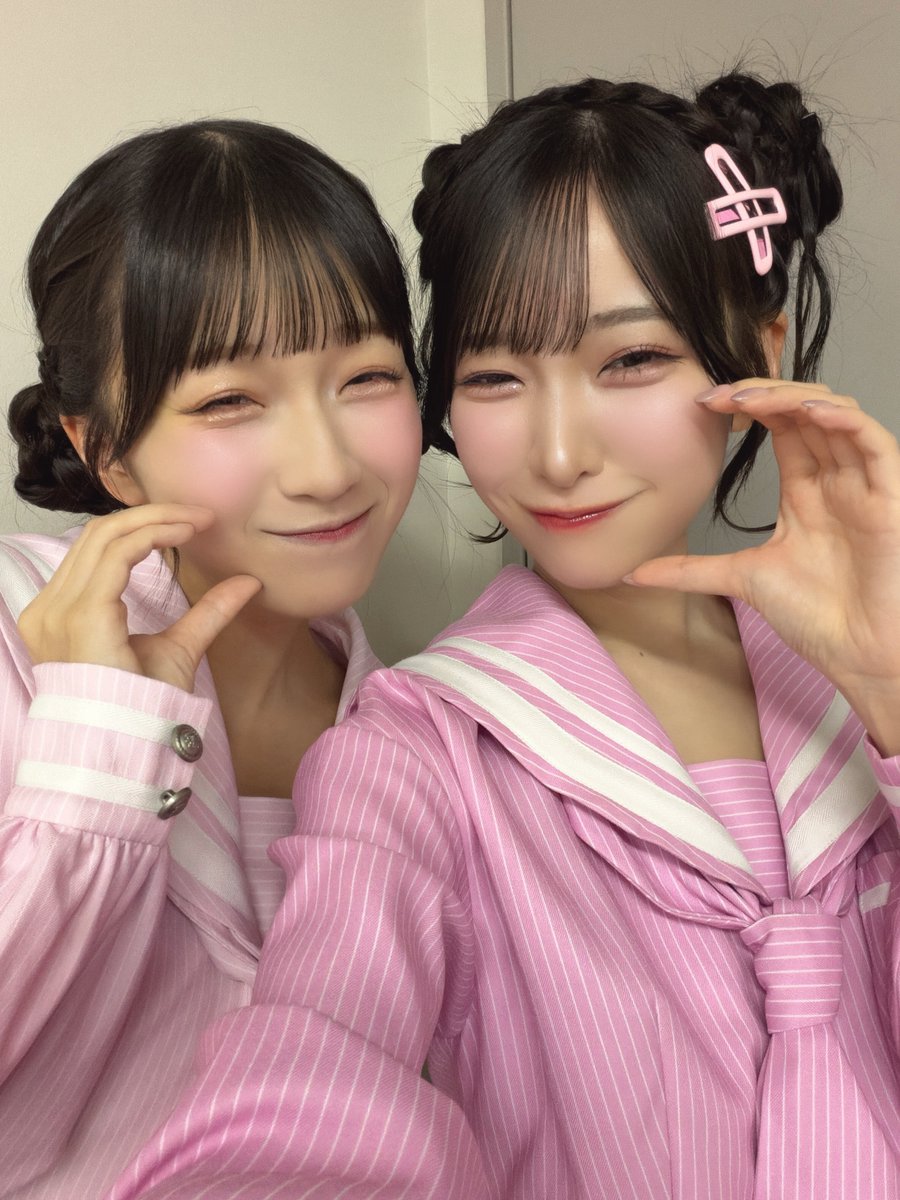 yamada_momoka__'s tweet photo. サンリオさんスペシャルライブ
ありがとうございました✨️🍮🎀

毎回楽しみにしているプリンくんとのライブ！！！
今回もプリンくんは最強に可愛かったし、楽しかったよ〜〜🥺♡
平日、お仕事や学校終わりに駆けつけてくれてありがとう💝

むずかしいこと、しらんぷりん♪ https://t.co/YMkjfP5Jo2