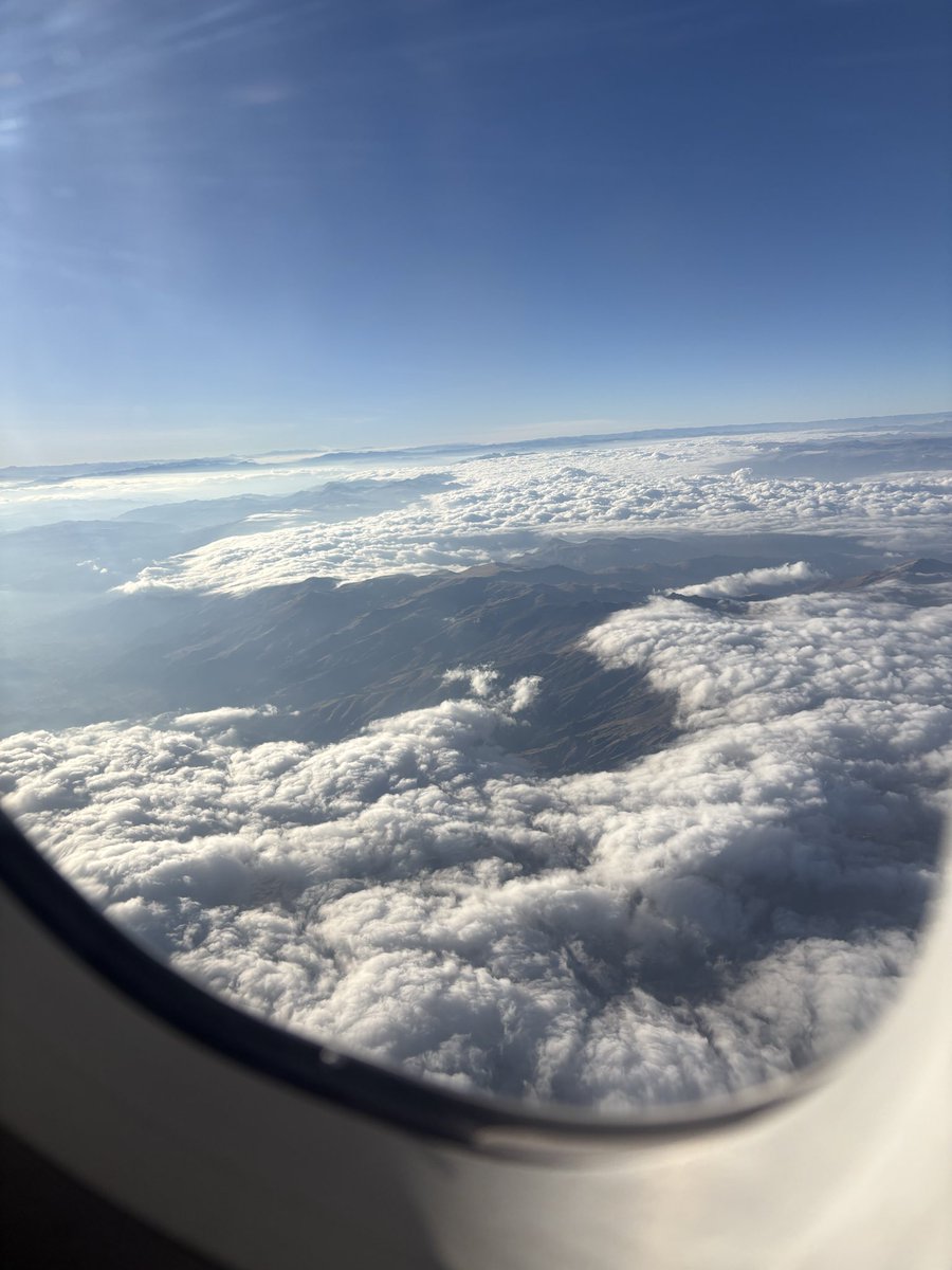 Nicolas_Zev_'s tweet photo. Mi parte favorita de los viajes a 30 000 pies https://t.co/PQW19QWfsc