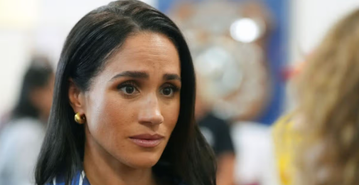 MirrorRoyal's tweet photo. Copy of Meghan's book with handwritten note 'to Eugenie' on eBay for £20,000 https://t.co/rh3fRfNtCB https://t.co/UzeXODWsie