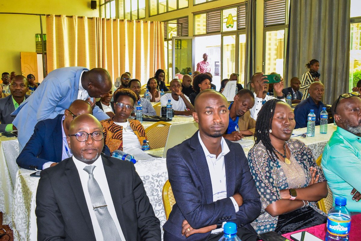 Gitega's tweet photo. #Burundi Le @MinCoMedia lance depuis ce lundile 5/10/2026, à @Gitega, les sessions de formation et de spécialisation destinées aux journalistes de tout le pays sur la couverture médiatique de la mise en œuvre de la Vision Burundi, pays émergent en 2040 et pays développé en 2060. https://t.co/D7zfIJjwmX