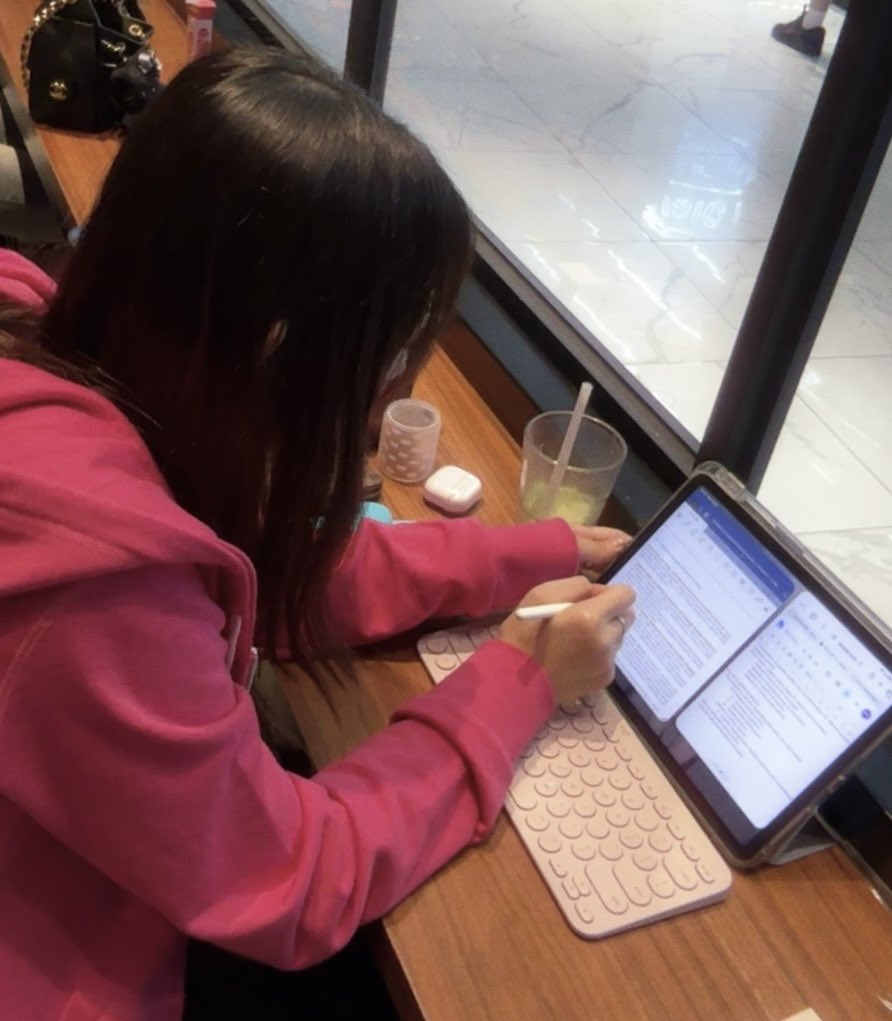 ihrtcoff22's tweet photo. 친구랑 같이 3시간 카공하기로 다짐해 놓고 1시간 만에 카페 탈출해서 무신사 구경함 https://t.co/FoJrovfWGS
