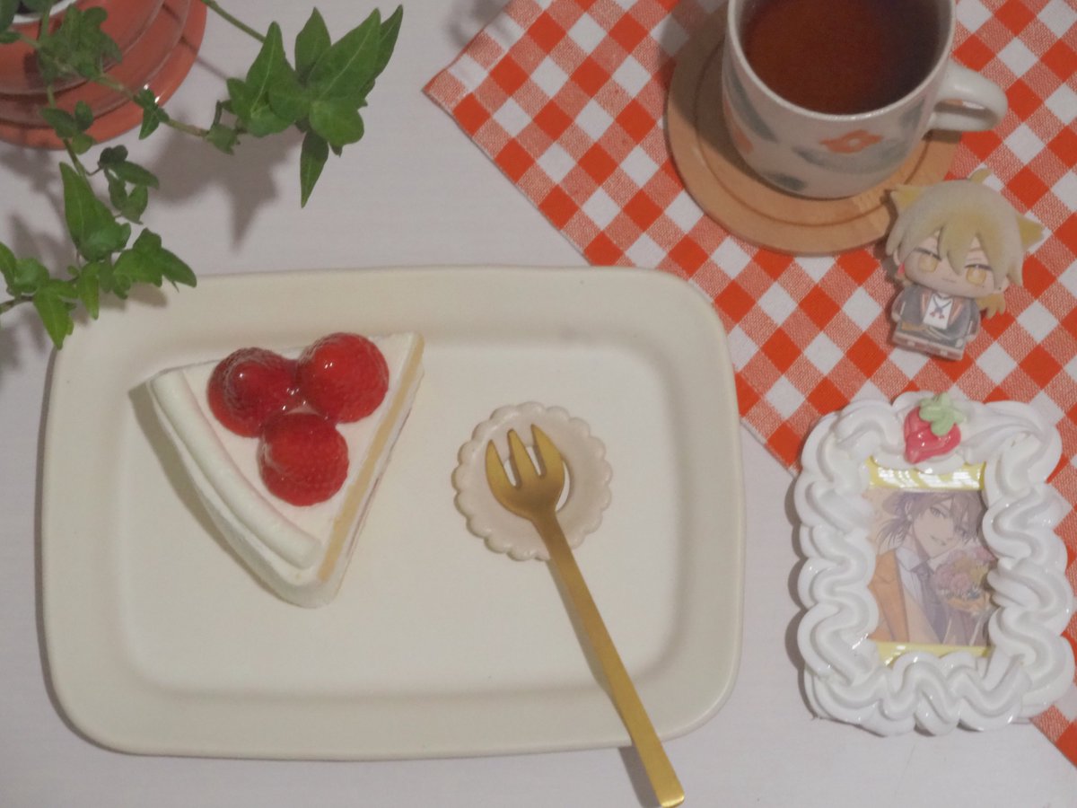 kmkpn's tweet photo. ショートケーキだよ、ふろがくさん https://t.co/wYdjrveDL5