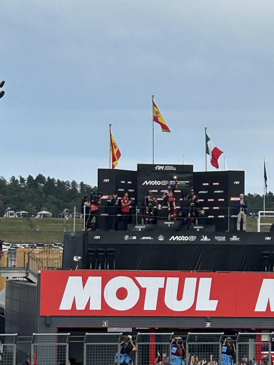namelessvacant's tweet photo. 余韻は続くよどこまでも
#MotoGP 
#日本グランプリ
#小椋藍　
#marcmarquez 
#もてぎサーキット https://t.co/7j0gyHIjQb