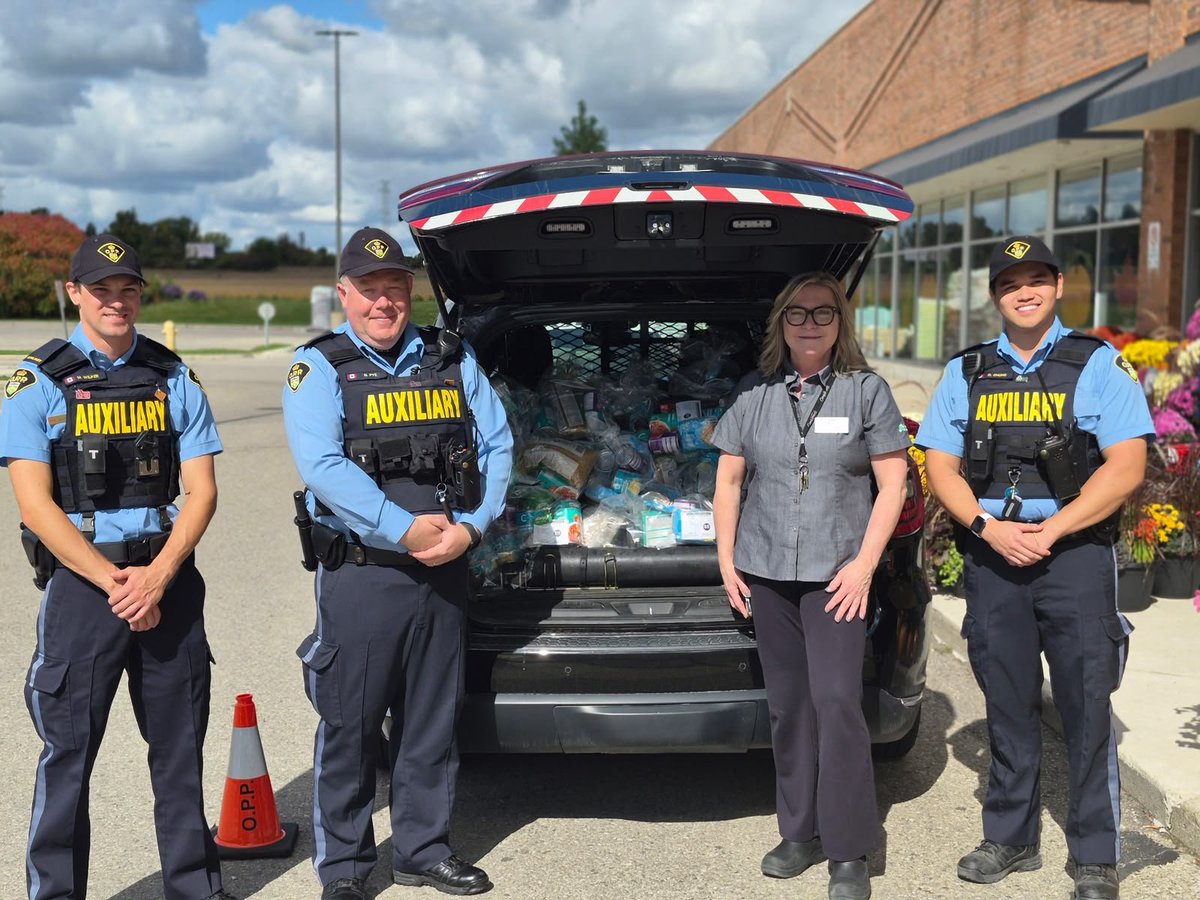 OPP_WR's tweet photo. #OxfordOPP #Auxiliary Unit, thanks to the generosity of members from @OxfordCounty, contributed to the province-wide #OperationFullPlate this past Saturday.
The initiative brought in 732lbs of food donations and just under $200 in cash donations for the @HelpingHandFoodBank in @TillsonburgTown
Thank you to our wonderful #Auxiliaries for #volunteering their time and thank you to the caring community.
#HelpingHands #CommunitySupport ^rc
~
#OxfordOPP #Unité auxiliaire : grâce à la générosité des membres de @OxfordCounty, nous avons participé samedi dernier à l’initiative provinciale #OperationFullPlate.
Cette initiative a permis de recueillir 732 lb de dons alimentaires et un peu moins de 200 $ en dons en argent pour la banque alimentaire @HelpingHandFoodBank de @TillsonburgTown.
Merci à nos merveilleuses #Auxiliaires d’avoir donné de leur temps à titre de #bénévoles et merci à la communauté pour sa solidarité.
#HelpingHands #SoutienCommunautaire ^rc