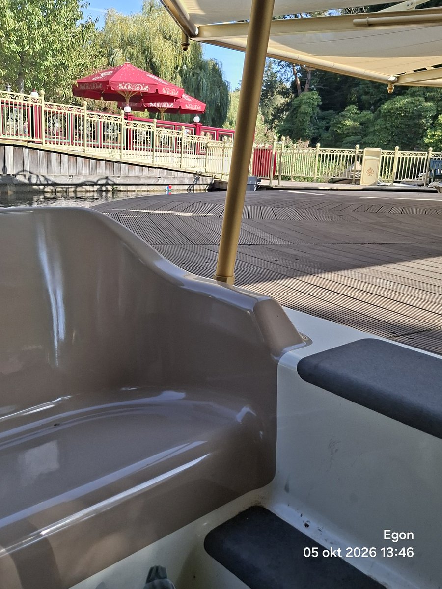 Efteling_commun's tweet photo. @looopings @Efteling @NielsKooyman  bij gondeletta zitten wildvreemde mensen in bootje. https://t.co/lSMTKOgJFT