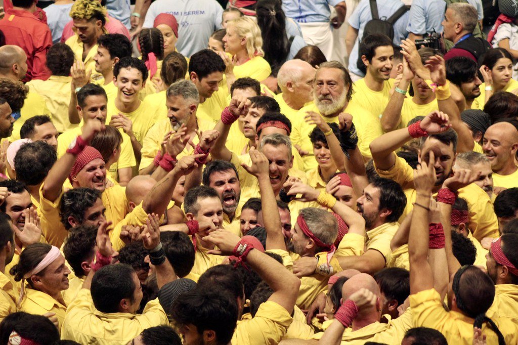 AjCastelldefels's tweet photo. @ElsGrocs , Castellers de Castelldefels coronen un 3d8 i fan història al Concurs de Castells

· Dissabte, van tornar a fer una actuació excel·lent al Tarraco Arena, acompanyats per 400 persones arribades de Castelldefels

+ℹ️ https://t.co/lHyxBKCMiL https://t.co/XXephXgPc7