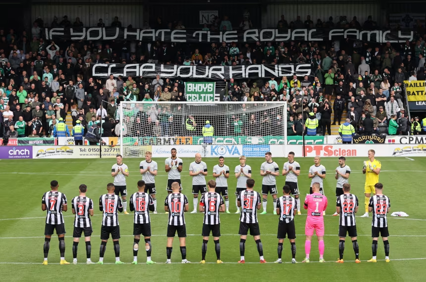 ultras_antifaa's tweet photo. When Queen Elizabeth died, Celtic were the only team that did not change their logo to grey as a sign of mourning.

During the one-minute silence at their first home game, Celtic fans chanted “LIZZY’S IN A BOX.”

The next match was away. Knowing that Celtic fans would boo during the minute’s silence, the home club asked the entire stadium to applaud so that their voices would not be heard.

The Celtic fans were quick to respond. They held up a banner in the away end that read:

“IF YOU HATE THE ROYAL FAMILY CLAP YOUR HANDS”